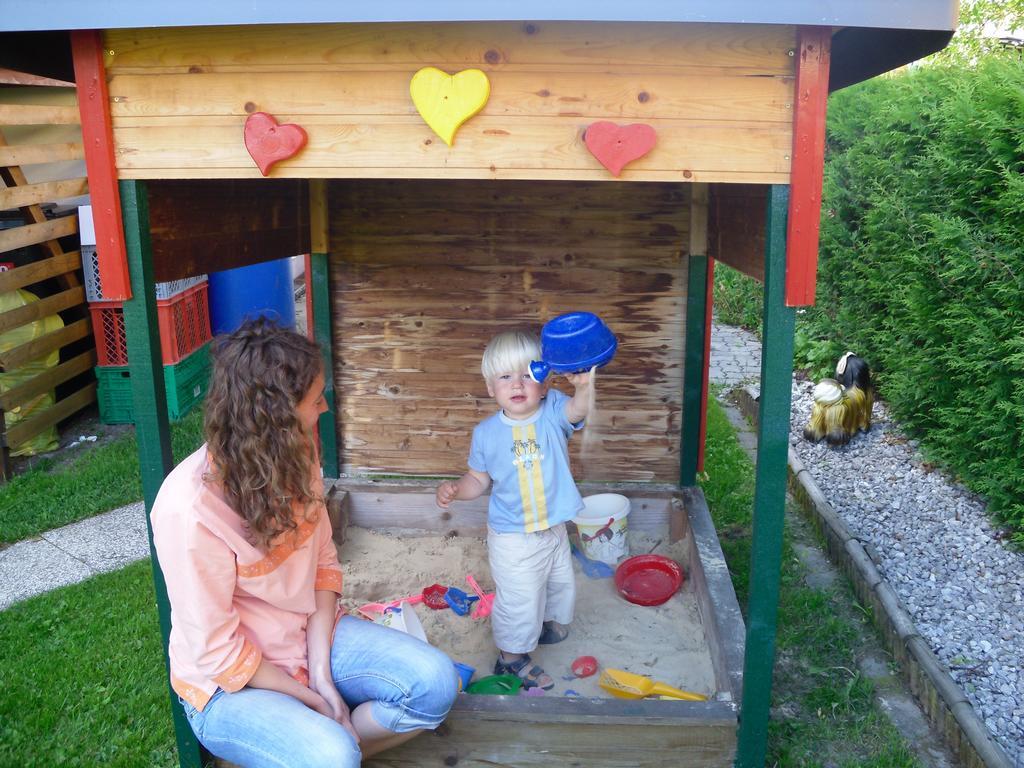 Familiengaestehaus Ingrid Sankt Martin am Tennengebirge Exterior foto