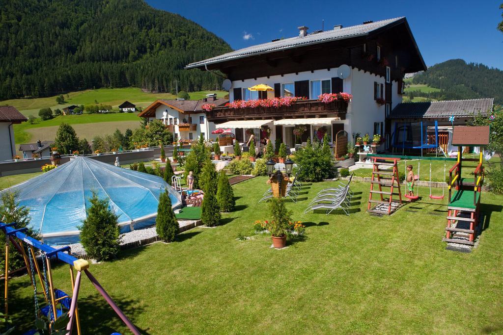 Familiengaestehaus Ingrid Sankt Martin am Tennengebirge Exterior foto